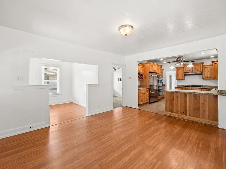 609 E Wilmington Ave — Photo 10