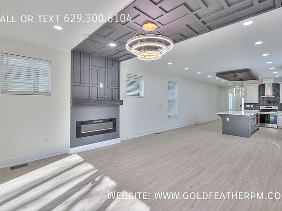 5th image of 402B E Trinity Ln