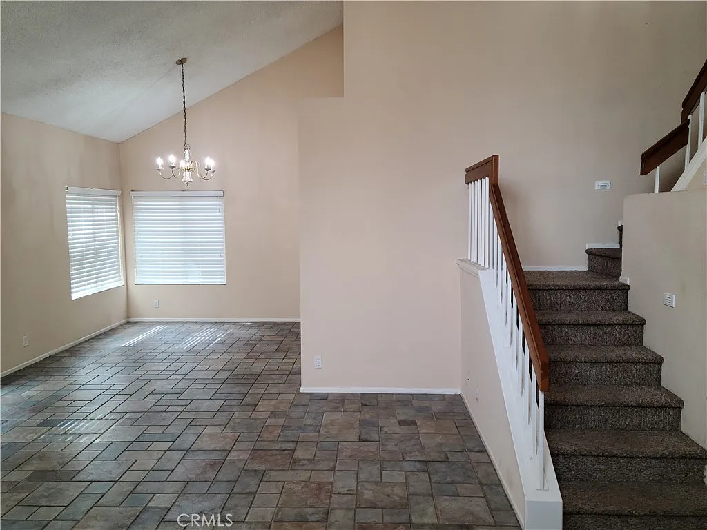 5 bed, 2129 sqft, $3,700 — Photo 2