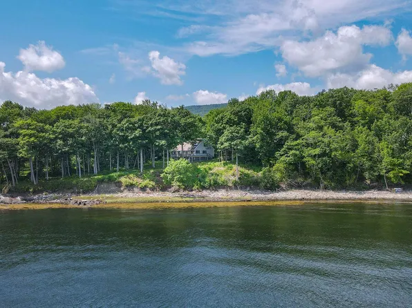 555 Belfast Road, Camden, ME 04843