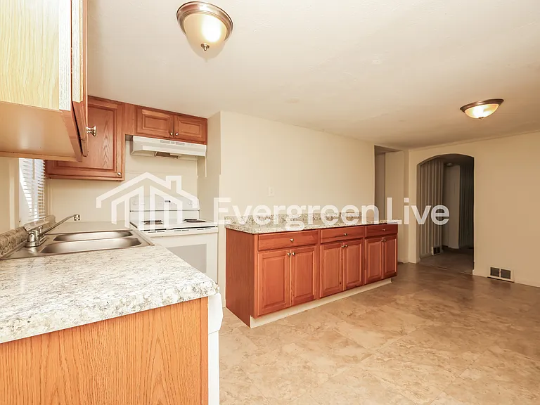 2961 Berkley St — Photo 7