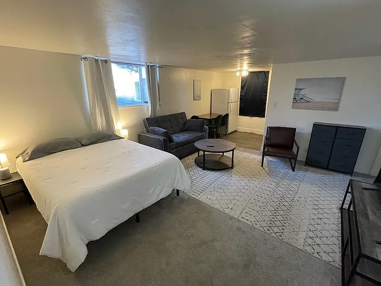 1210 Irving Ave #1 — Photo 2