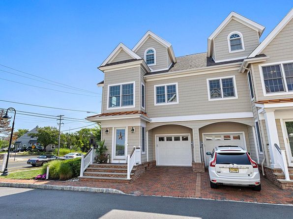 2 Drawbridge Ln