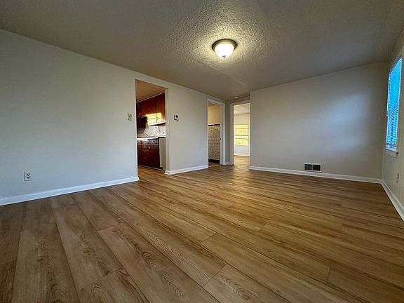 2nd image of 160 Gruenwald Ave