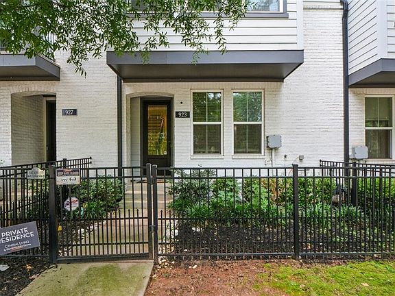 3rd image of 923 Katie Kerr Dr
