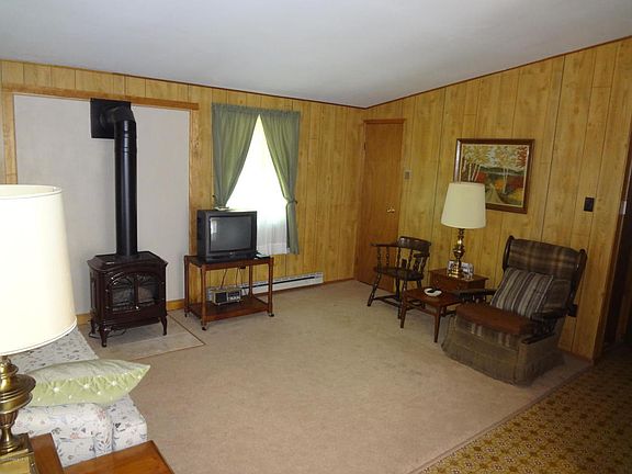 4th image of 140 Elmwood Dr