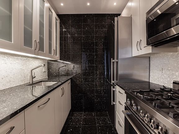 5th image of 167 E 61st St APT 28A