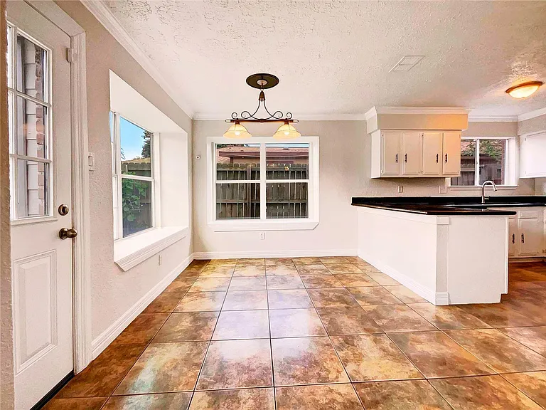 7422 Breccia Dr — Photo 5