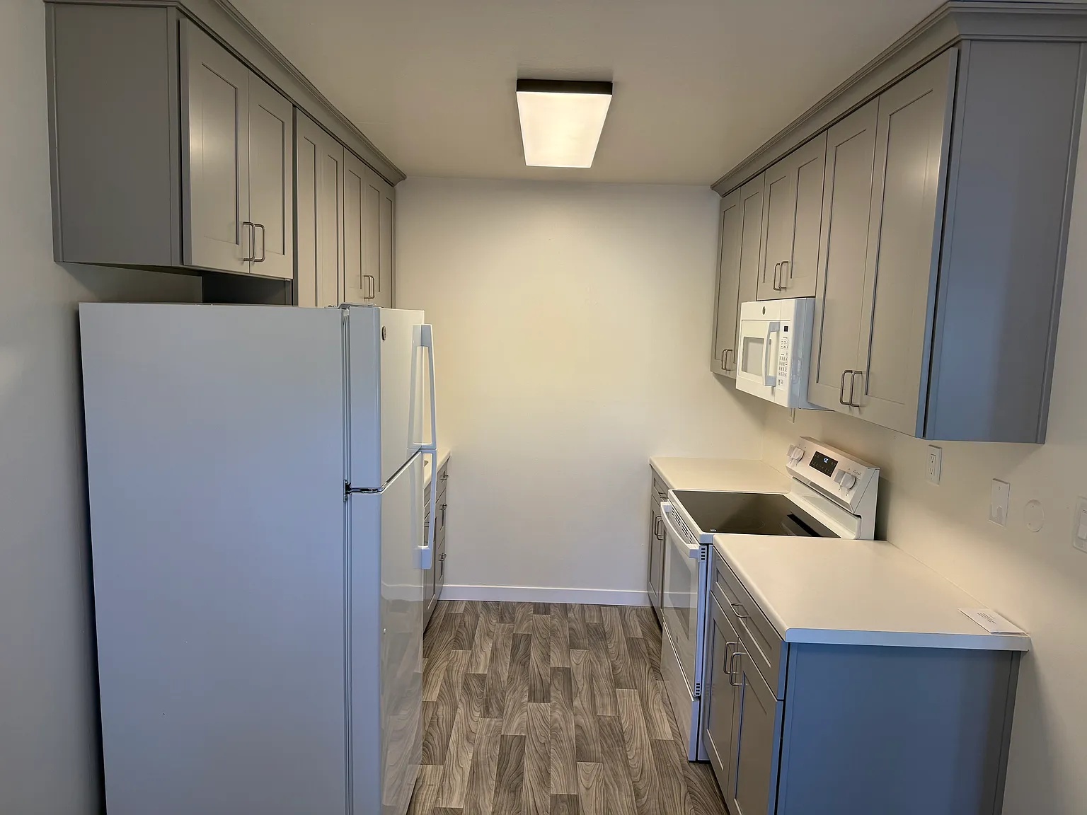 2 bed, 800 sqft, $3,500 — Photo 3