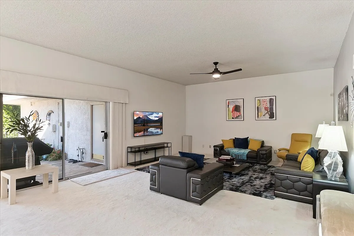 2 bed, 1815 sqft, $4,200 — Photo 3