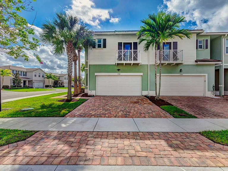 11900 Cypress Key Way — Photo 32