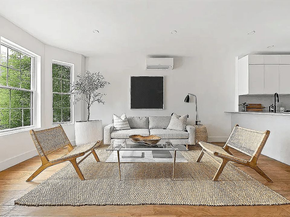 1st image of 139 Albany Ave Floor 1