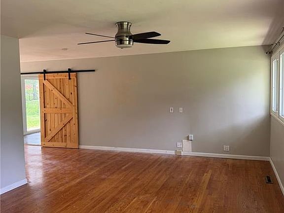 3rd image of 709 Elkington Ln
