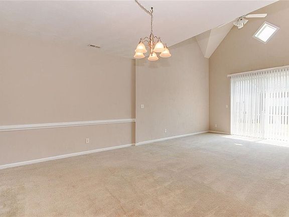 5th image of 1003 Christiana Cir