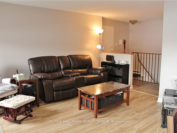 3rd image of 14 Sweetbriar Cir #4