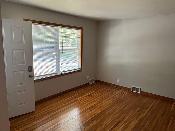 3rd image of 77 Logan Ave W
