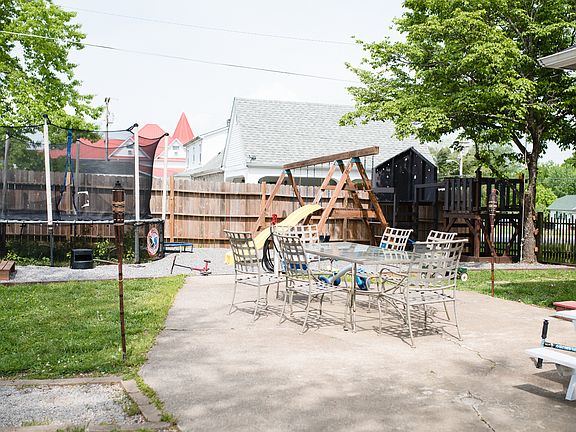 5th image of 433 N Main St
