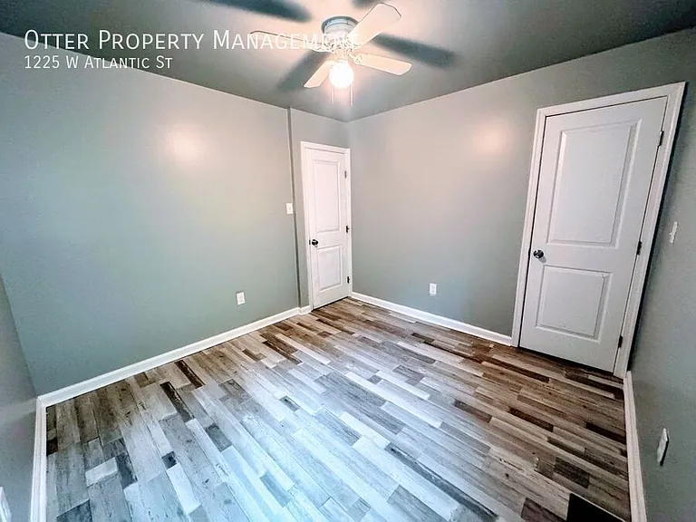 1225 W Atlantic St — Photo 14