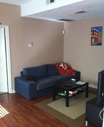 2nd image of 904 W 21st St