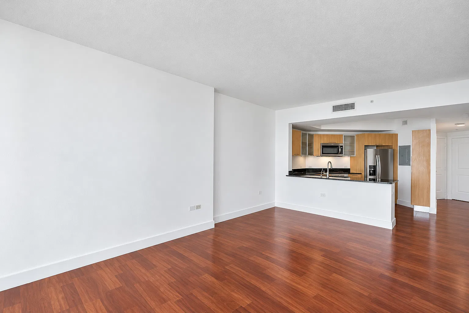 1 bed, 1.5 bath, 828 sqft, $3,100 — Photo 2