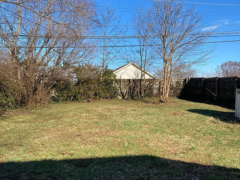 1119 Liberty Rd — Photo 2