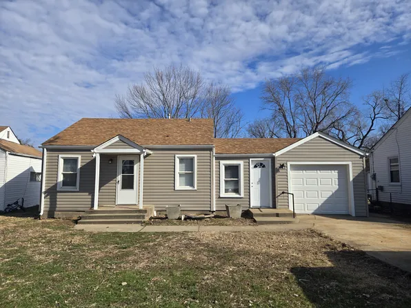 3750 Saint Gregory Ct, Saint Ann, MO 63074