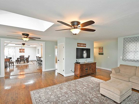 3rd image of 402 Lillian Blvd