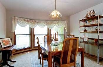 4th image of 521 Foxdale Ln