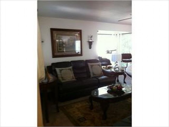 2nd image of 210 Alden St