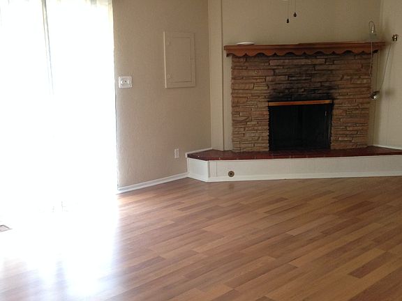 3rd image of 1301 Harvey Dr