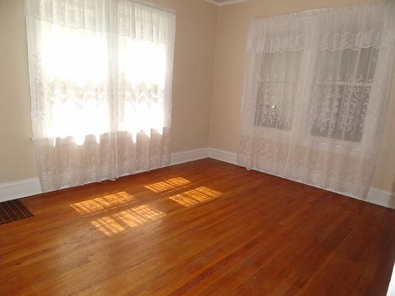 5th image of 2929 N 72nd Ct