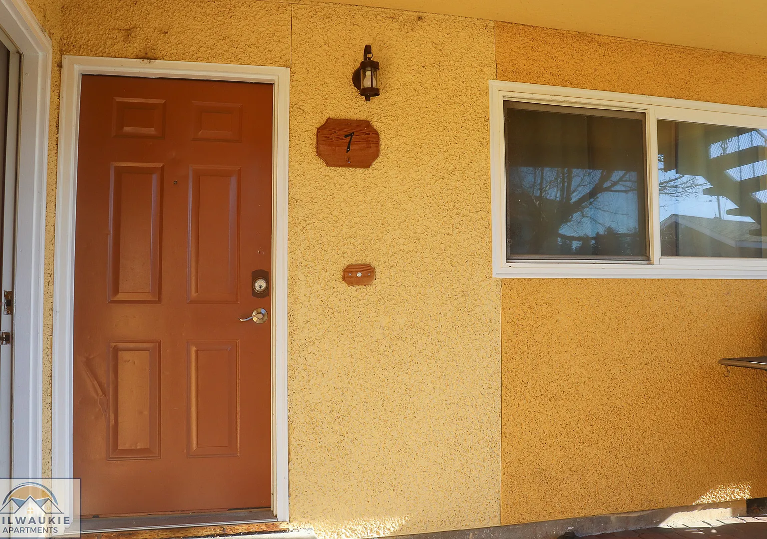 2 bed, 900 sqft, $1,350 — Photo 1