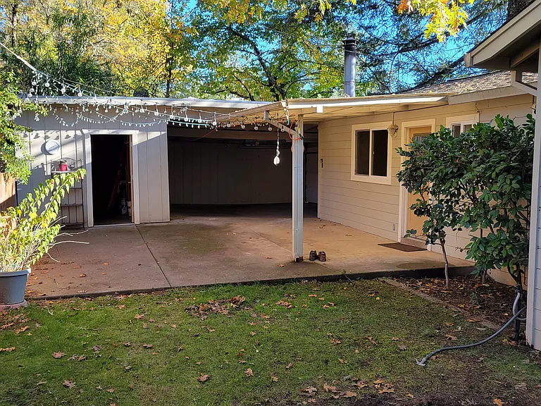 450 Sky Oaks Dr — Photo 8