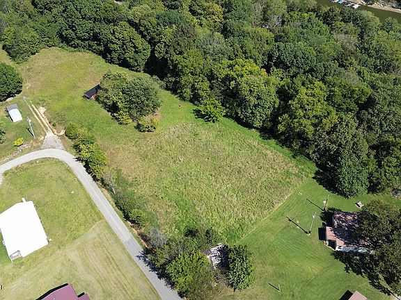 2nd image of 1905 Hickory Grove Rd