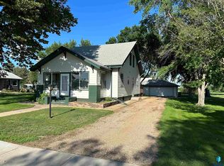 240 S 3rd St, Emery, SD 57332
