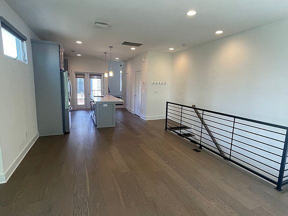 4th image of 421 Southend Crossing Ln