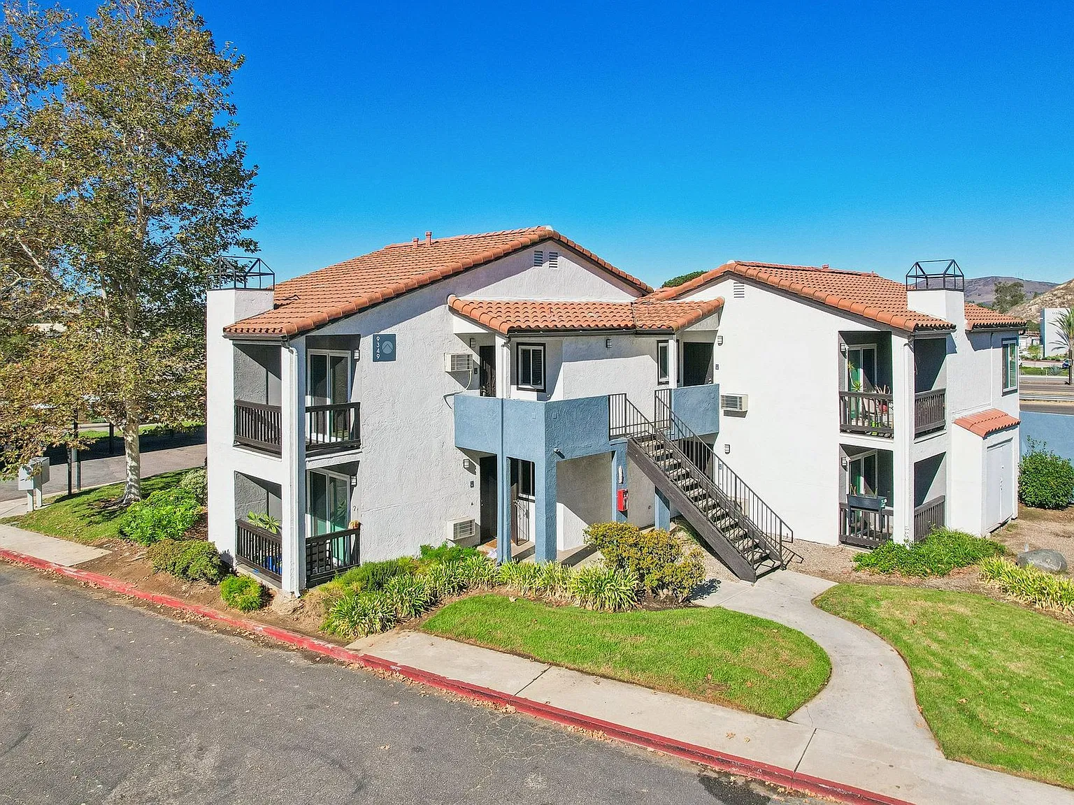 Tierra at Creekside Classic Charm, Fresh Interiors | Renovated 2-Bedroom Homes in Santee — Photo 2