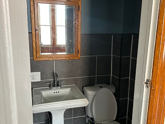 4th image of 1500 W 19th St #201