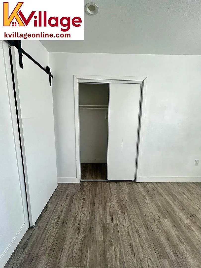 Building Photo - 1528 W 36th Pl
