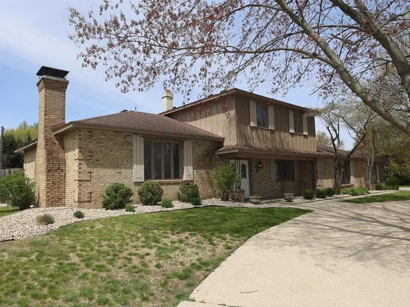 1661 Brookwood Dr, Elkhart, IN 46514