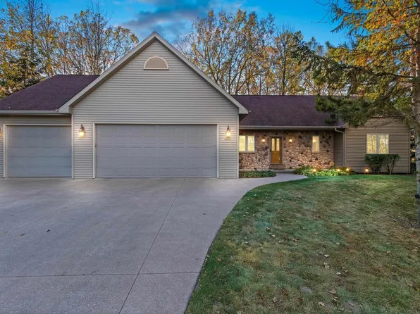 2525 Wilding Way, Suamico, WI 54173