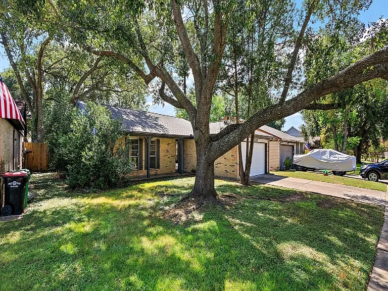 22307 Red River Dr — Photo 22