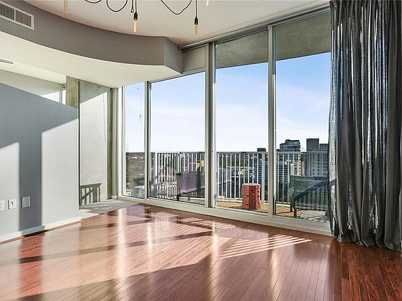 3rd image of 860 Peachtree St NE