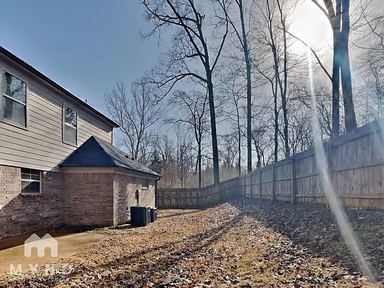 160 Nicholas Dr — Photo 23