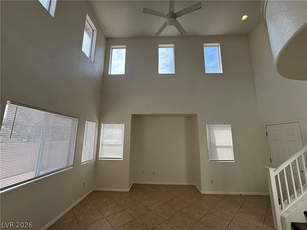 3 bed, 2.5 bath, 1422 sqft, $1,895 — Photo 3