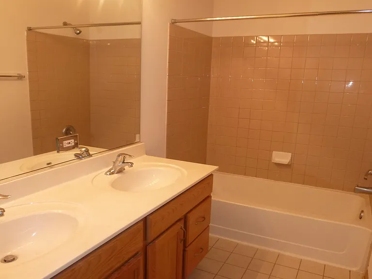 503 Heritage Ct — Photo 15