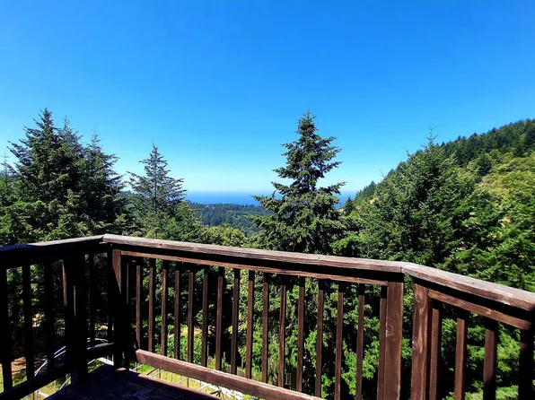 955 Puma Dr, Whitethorn, CA 95589