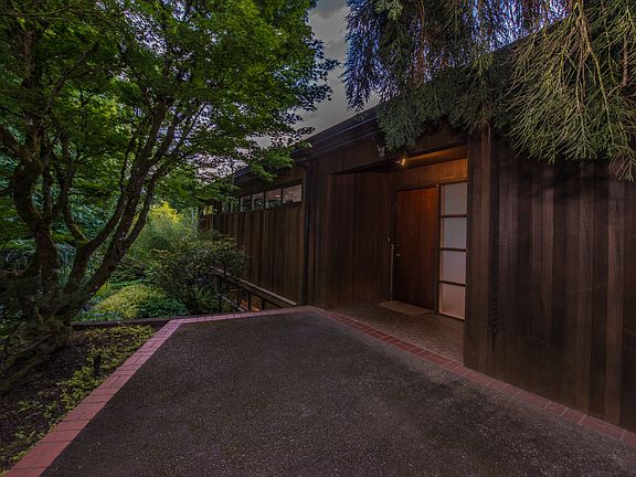 2nd image of 728 NW Skyline Blvd