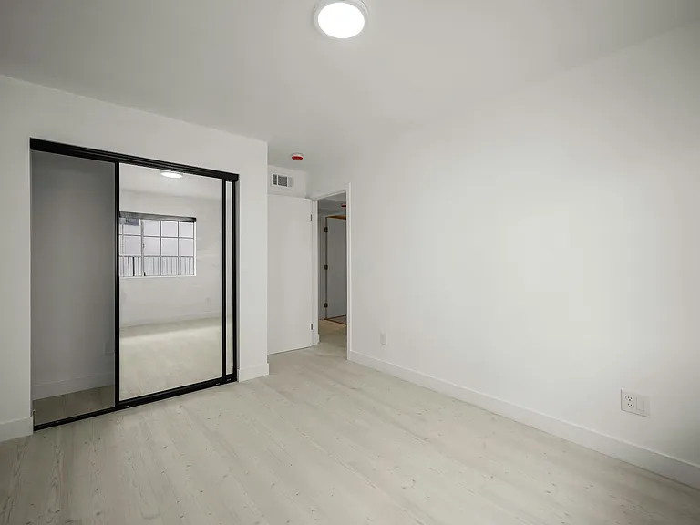920 Everett St #E — Photo 12