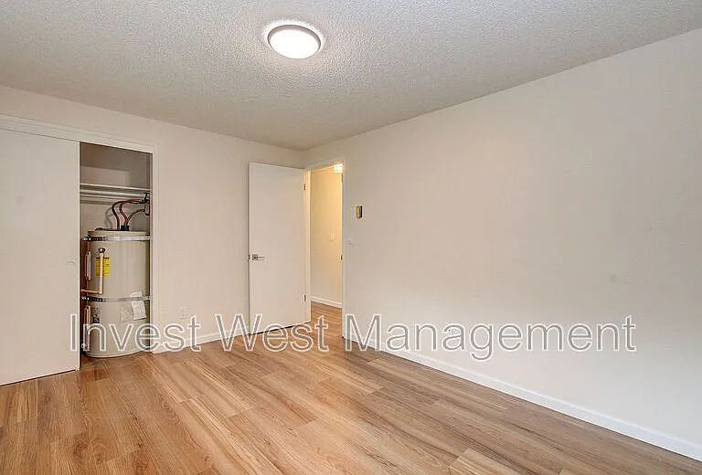 2920B Harney St — Photo 33
